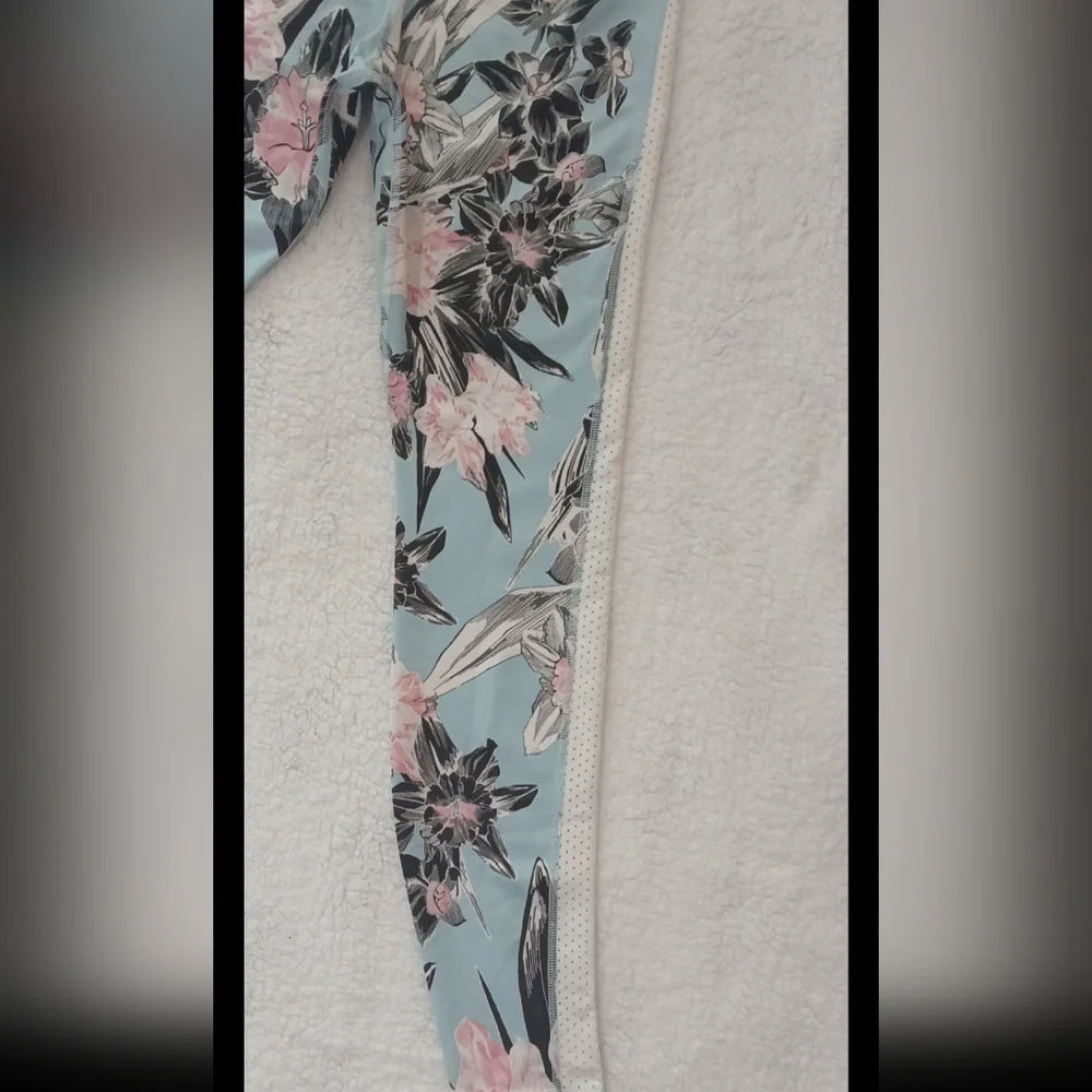 NWOT. NIKE Legging Floral w/Mesh Panel SZ Small. Blue/white/pink/black. - Picture 11 of 13